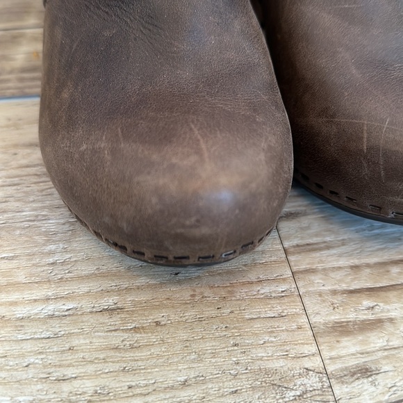 Dansko Rikki Women’s Brown Leather Heeled Clog Size 38 - Picture 4 of 11